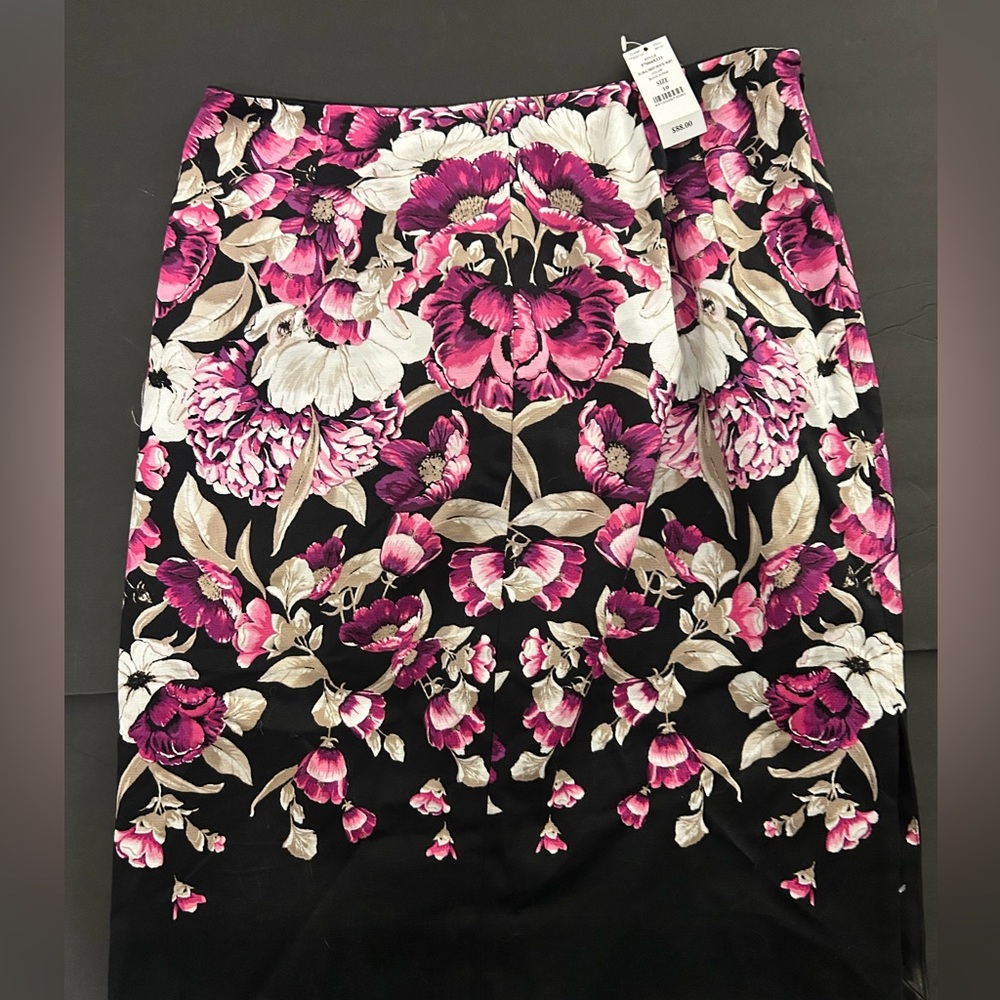 230. White House Black Market Flower skirt